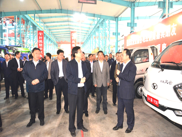 市新旧动能转换沉大项目推动会沙巴电竞集团科普教育基地进行观摩